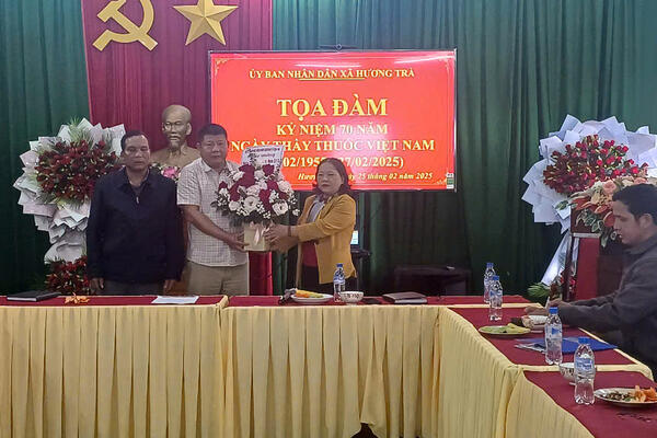 Ủy ban nhân dân xã Hương Trà tổ chức tọa đàm kỷ niệm 70 năm Ngày Thầy thuốc Việt Nam (27/02/1955-27/02/2025).